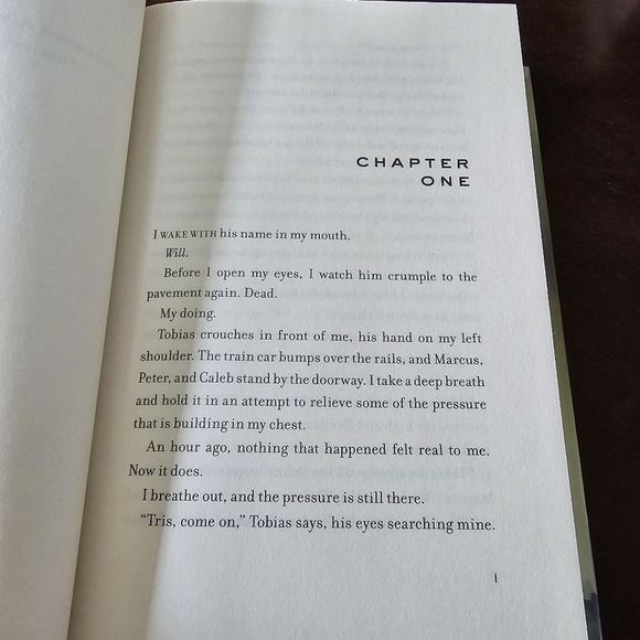 Insurgent Hardcover Book, Book 2 in the Divergent Series, Veronica Roth - Picture 5 of 8